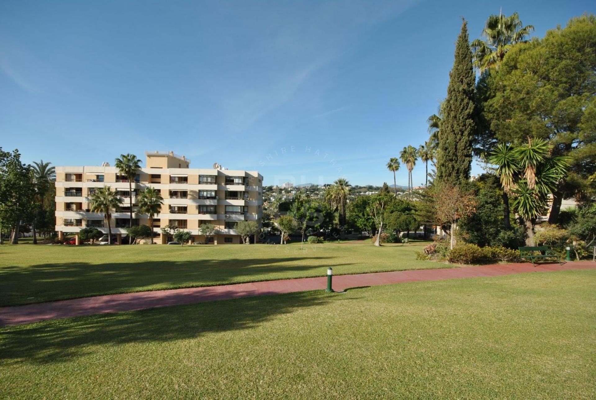 Apartament Torres De Aloha 2 Bdr Puerto Banus Marbella Zewnętrze zdjęcie